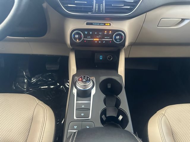 Certified 2020 Ford Escape Titanium w/ Titanium Premium Package 2.0 AWD/4WD image 15