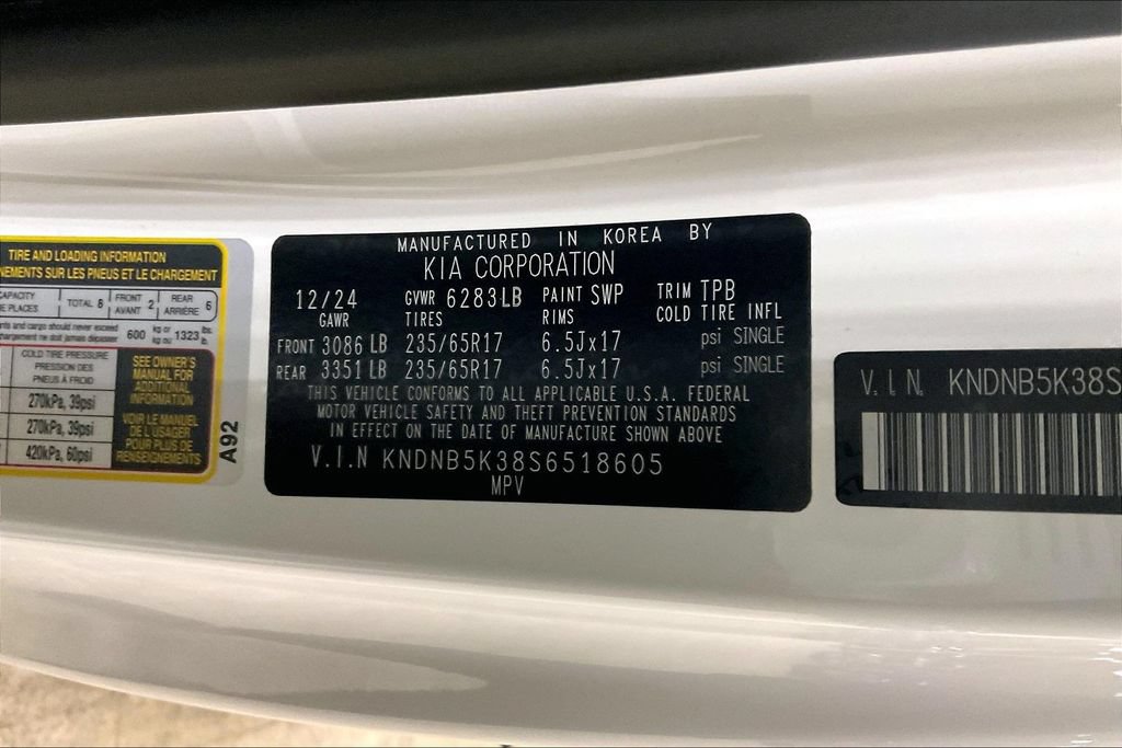 Used 2025 Kia Carnival FWD image 30