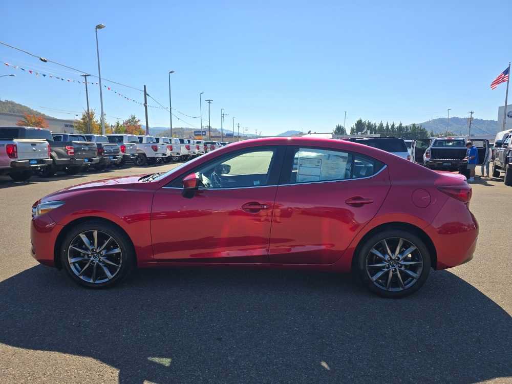 Used 2018 MAZDA MAZDA3 Touring FWD image 2