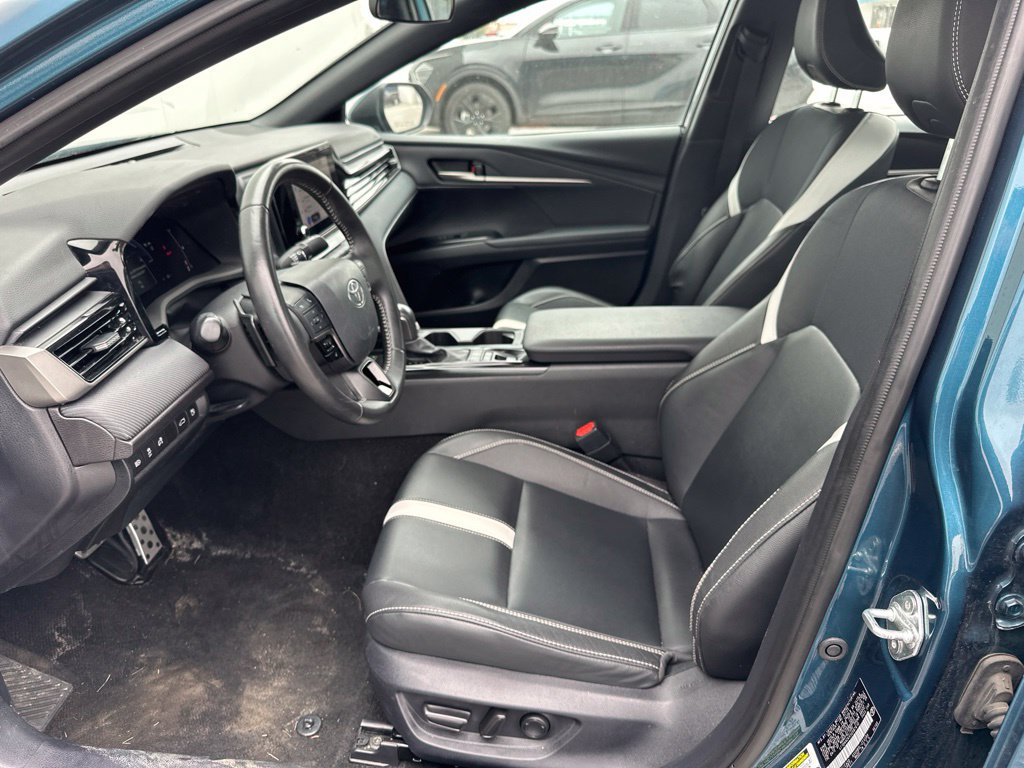 Used 2025 Toyota Camry SE FWD image 14
