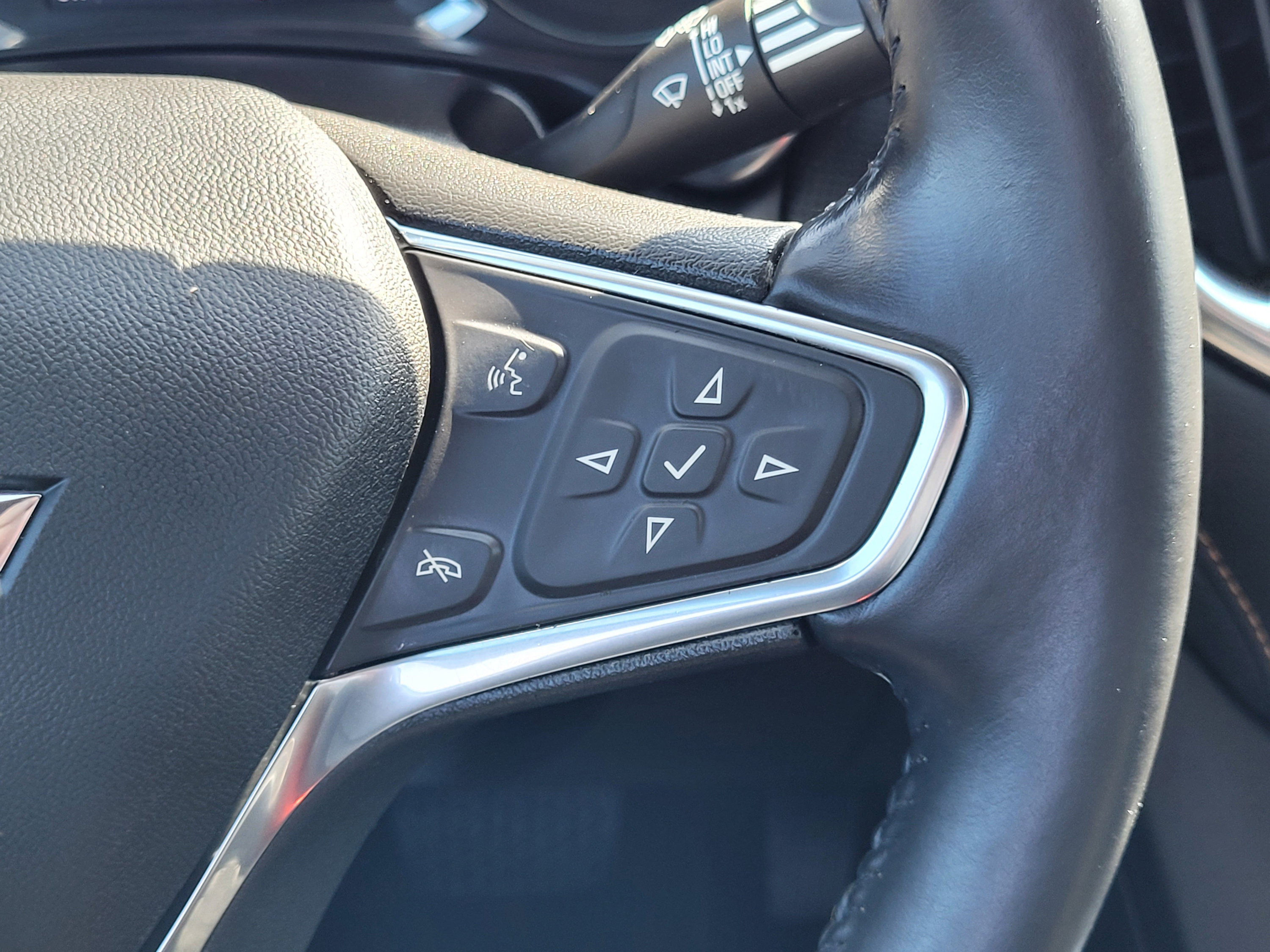 Used 2021 Chevrolet Equinox Premier w/ Redline Edition FWD image 13