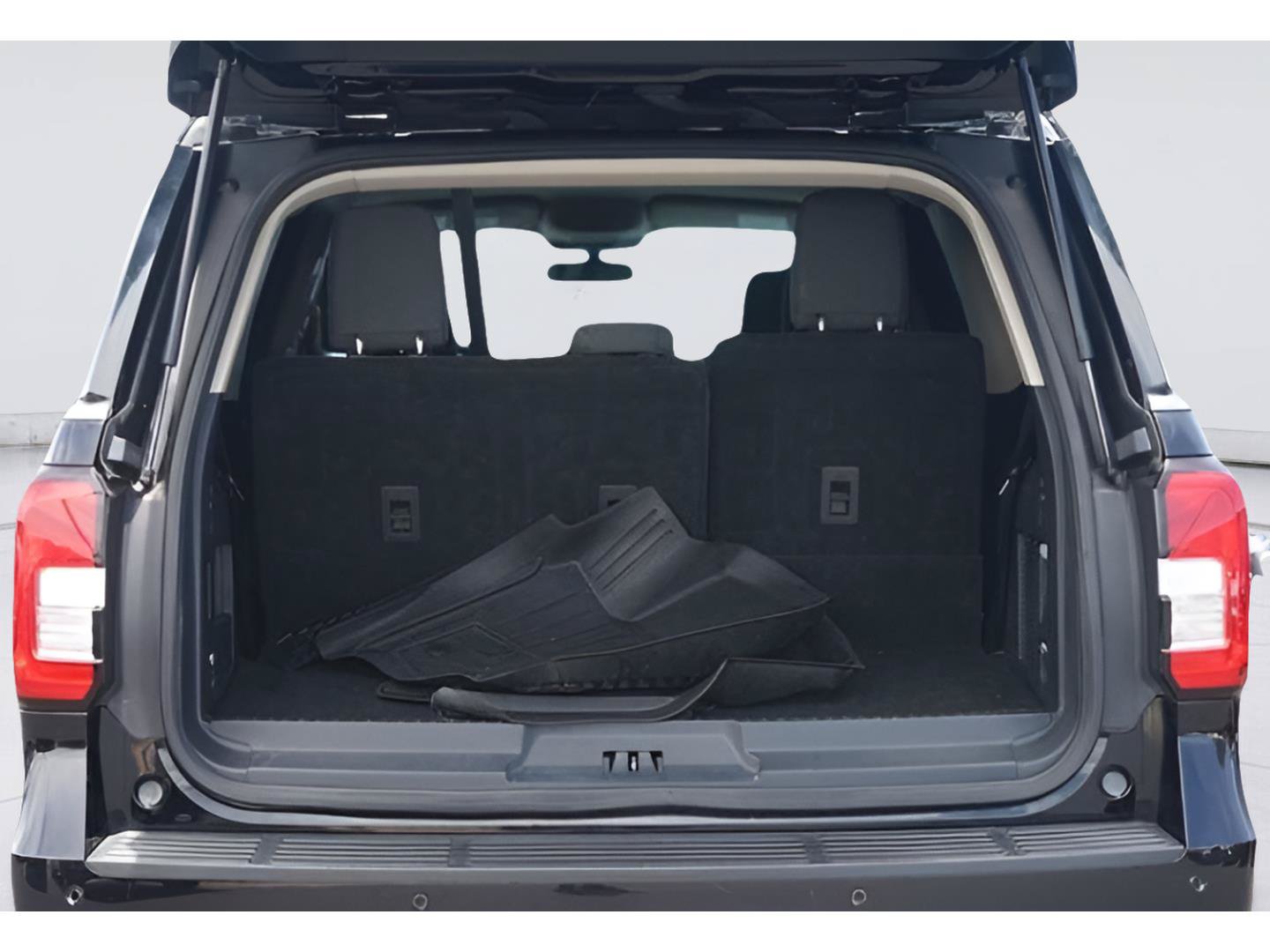 Certified 2023 Ford Expedition XLT RWD image 33