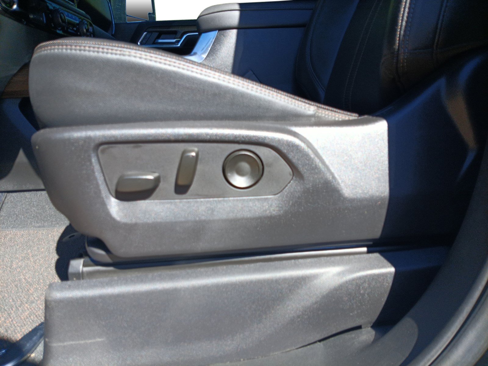 Used 2024 Chevrolet Silverado 3500 High Country w/ High Country Premium Package AWD/4WD image 17