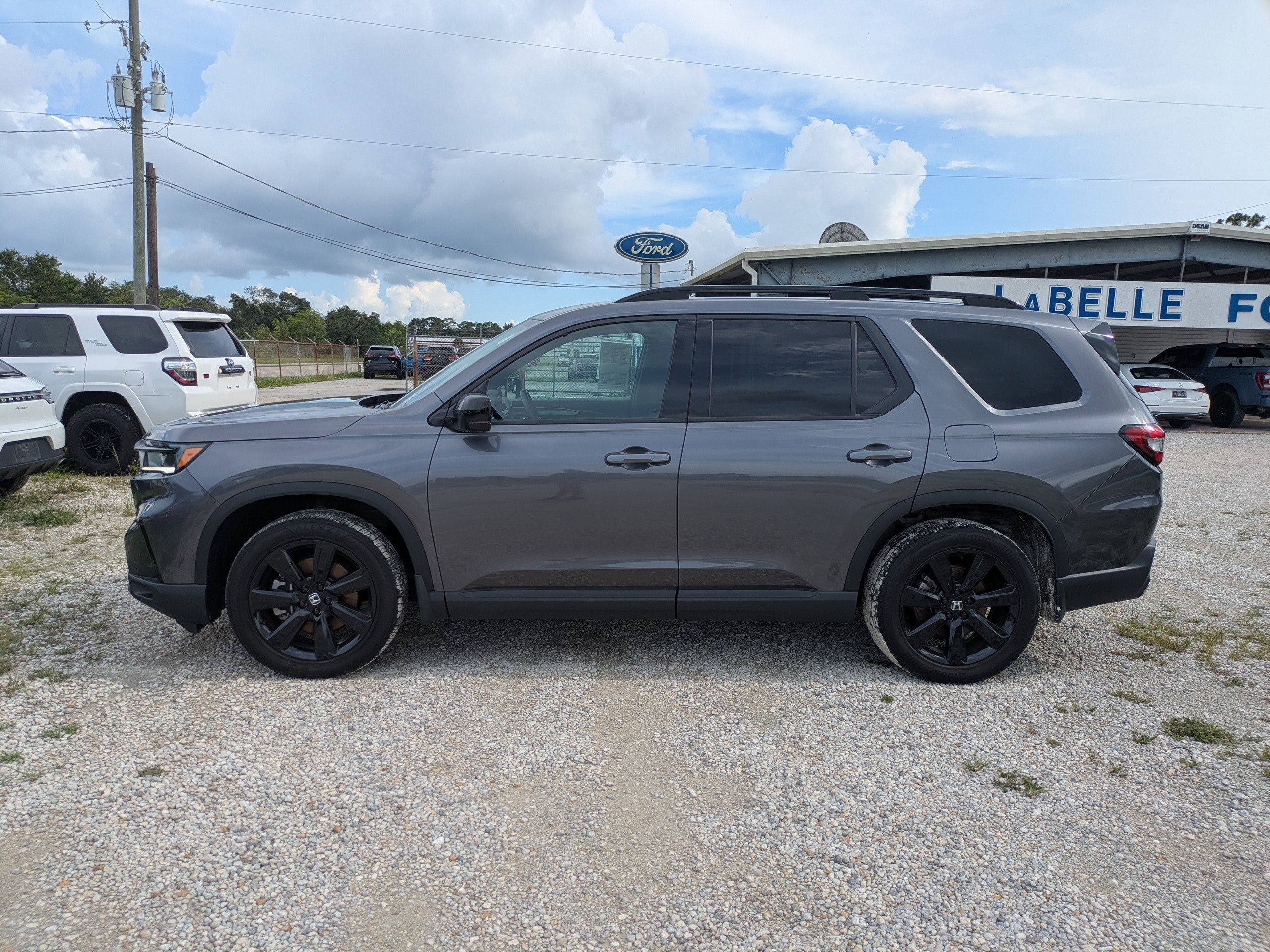 Used 2025 Honda Pilot Black Edition image 7