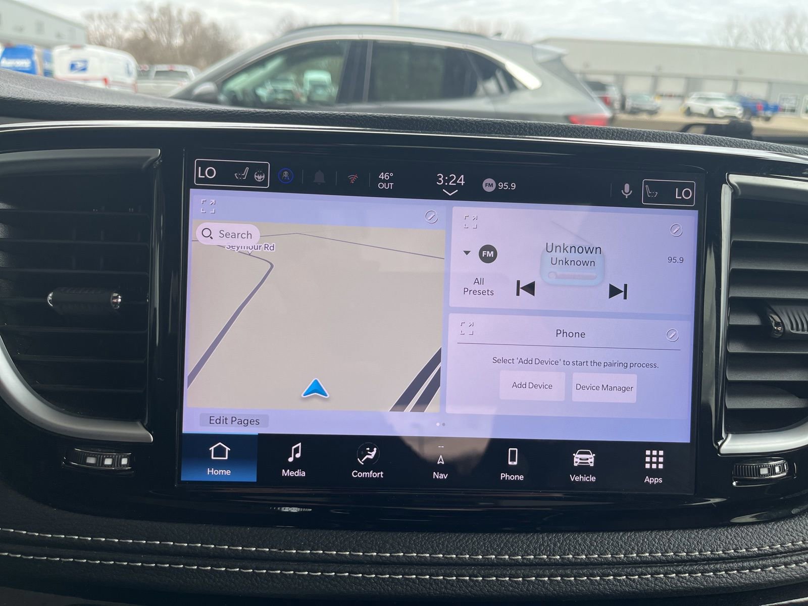 Used 2025 Chrysler Pacifica Limited image 23