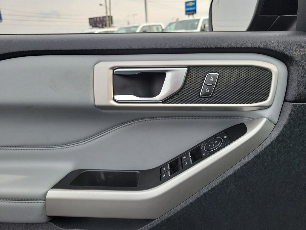 Certified 2022 Ford Explorer XLT w/ Equipment Group 202A image 18