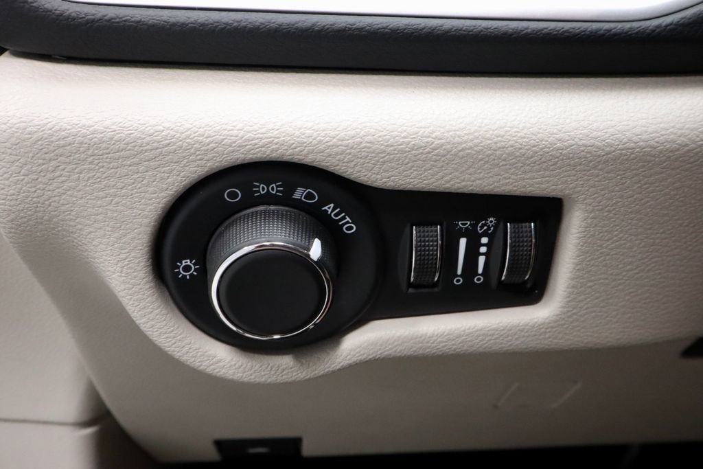 Used 2023 Chrysler Voyager LX FWD image 26