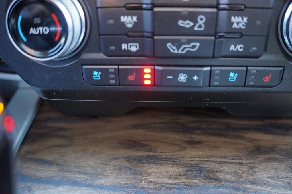 Certified 2020 Ford F150 Lariat w/ Equipment Group 502A Luxury image 29