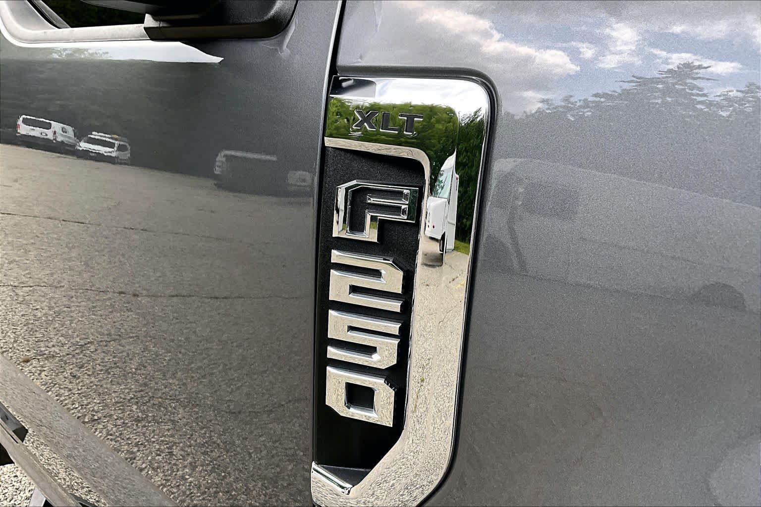 Certified 2021 Ford F250 XLT w/ XLT Premium Package AWD/4WD image 10