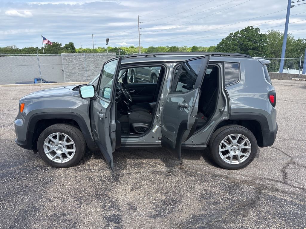 Used 2022 Jeep Renegade Latitude w/ Convenience Group AWD/4WD image 4