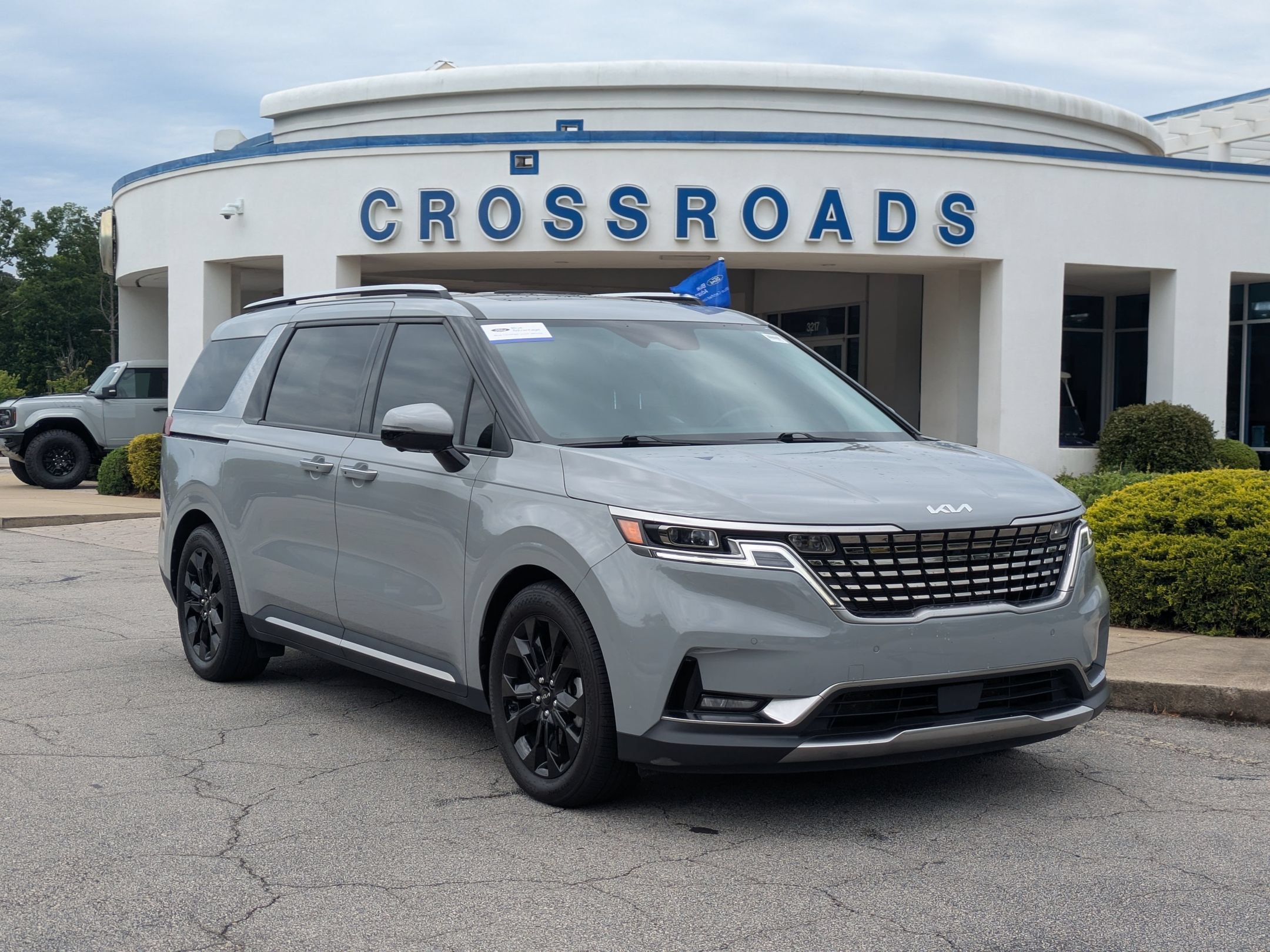 Used 2023 Kia Carnival SX Prestige FWD image 1
