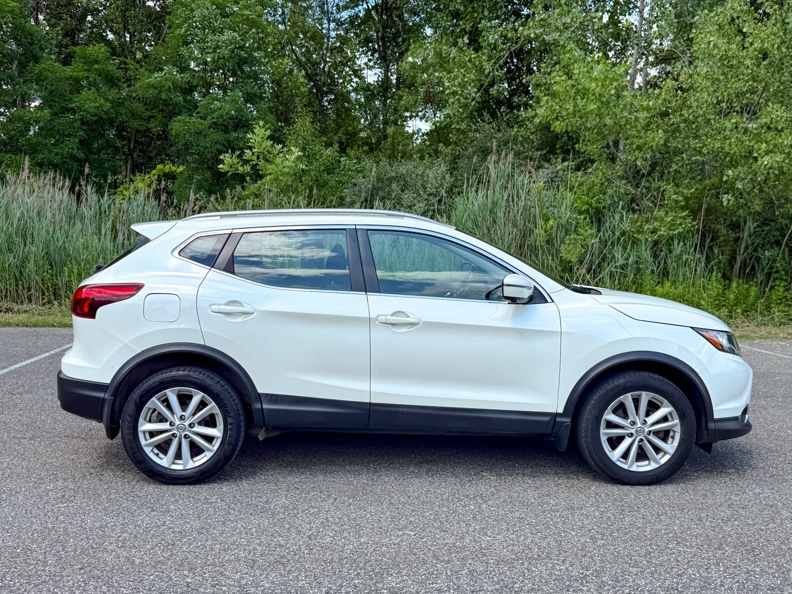 Used 2017 Nissan Rogue Sport SV w/ SV Premium Package AWD/4WD image 7