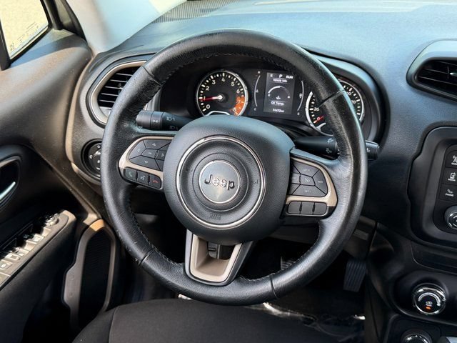 Used 2017 Jeep Renegade Latitude AWD/4WD image 18