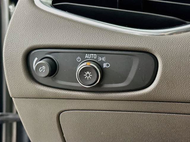 Used 2021 Chevrolet Malibu LT FWD image 26