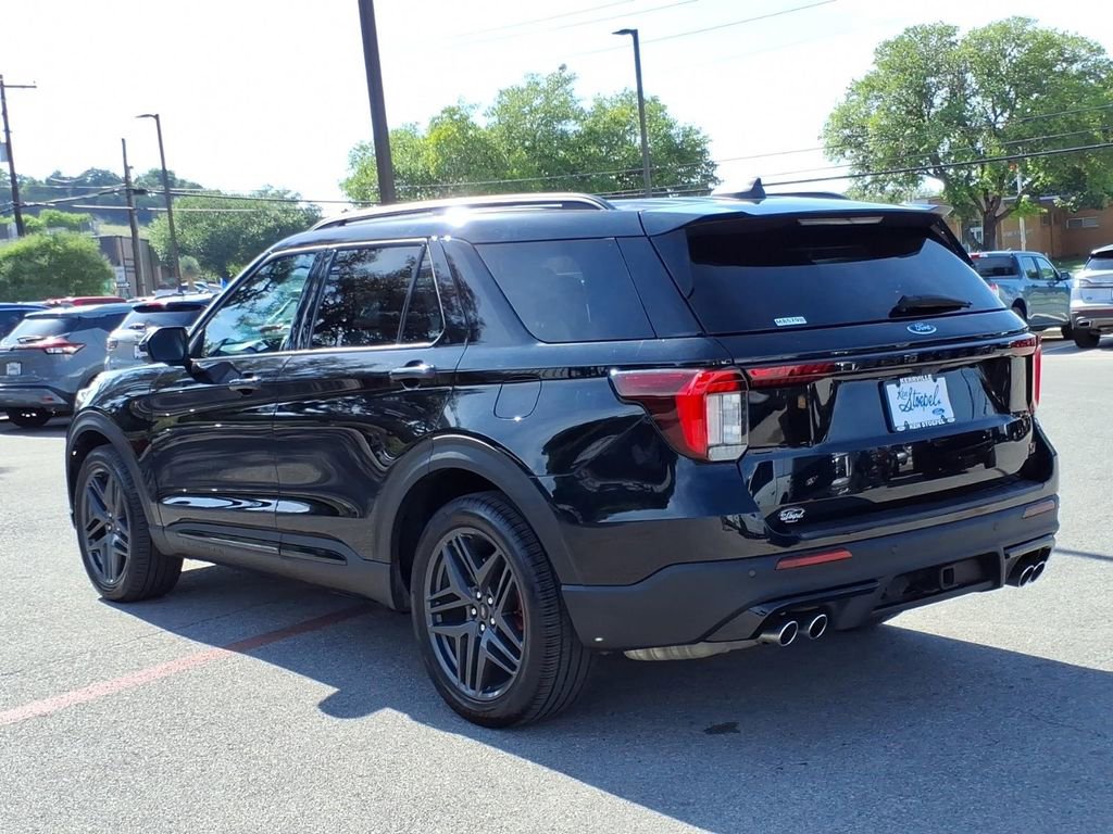Certified 2025 Ford Explorer ST RWD image 11