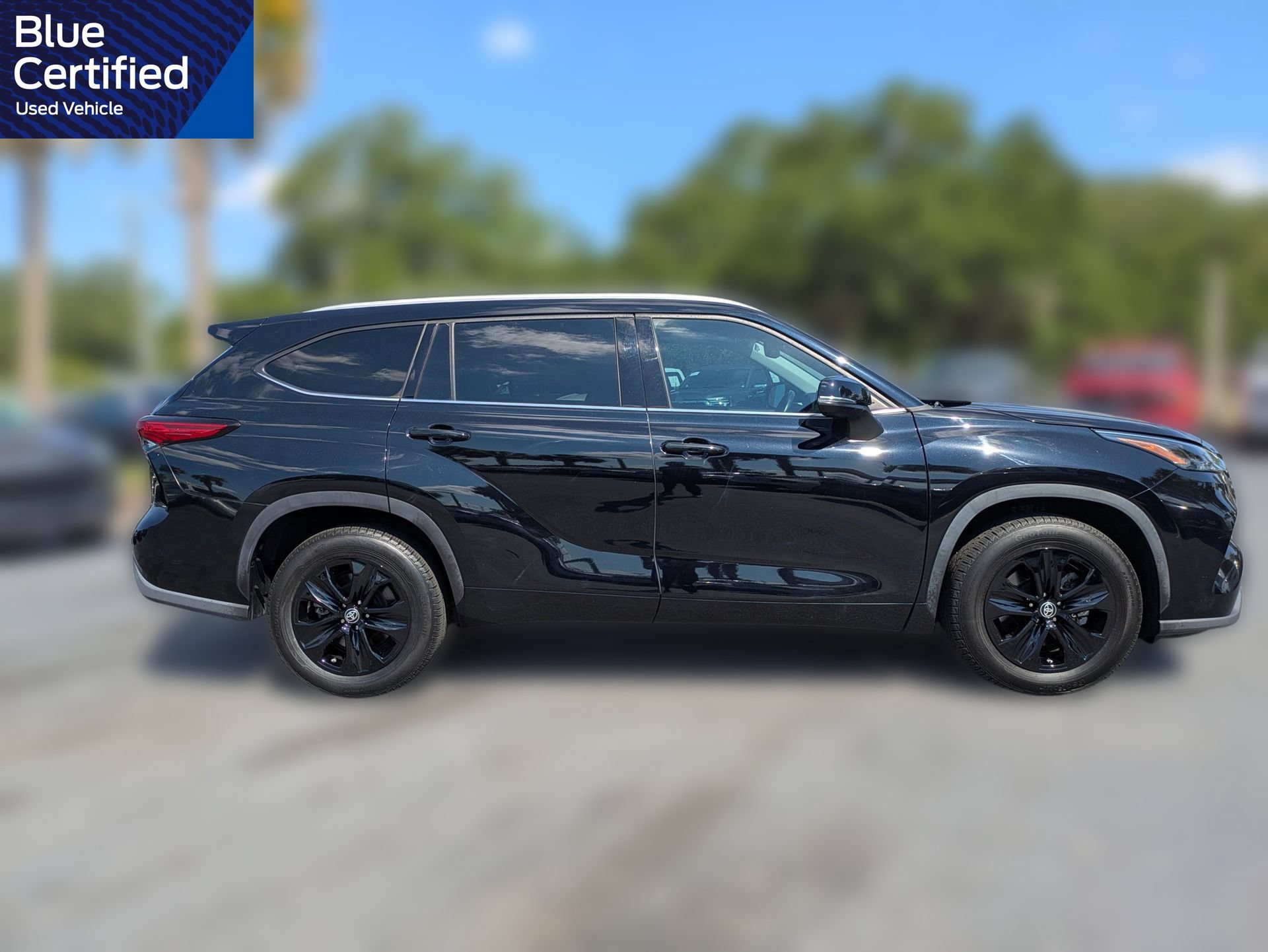 Used 2022 Toyota Highlander XLE FWD image 3