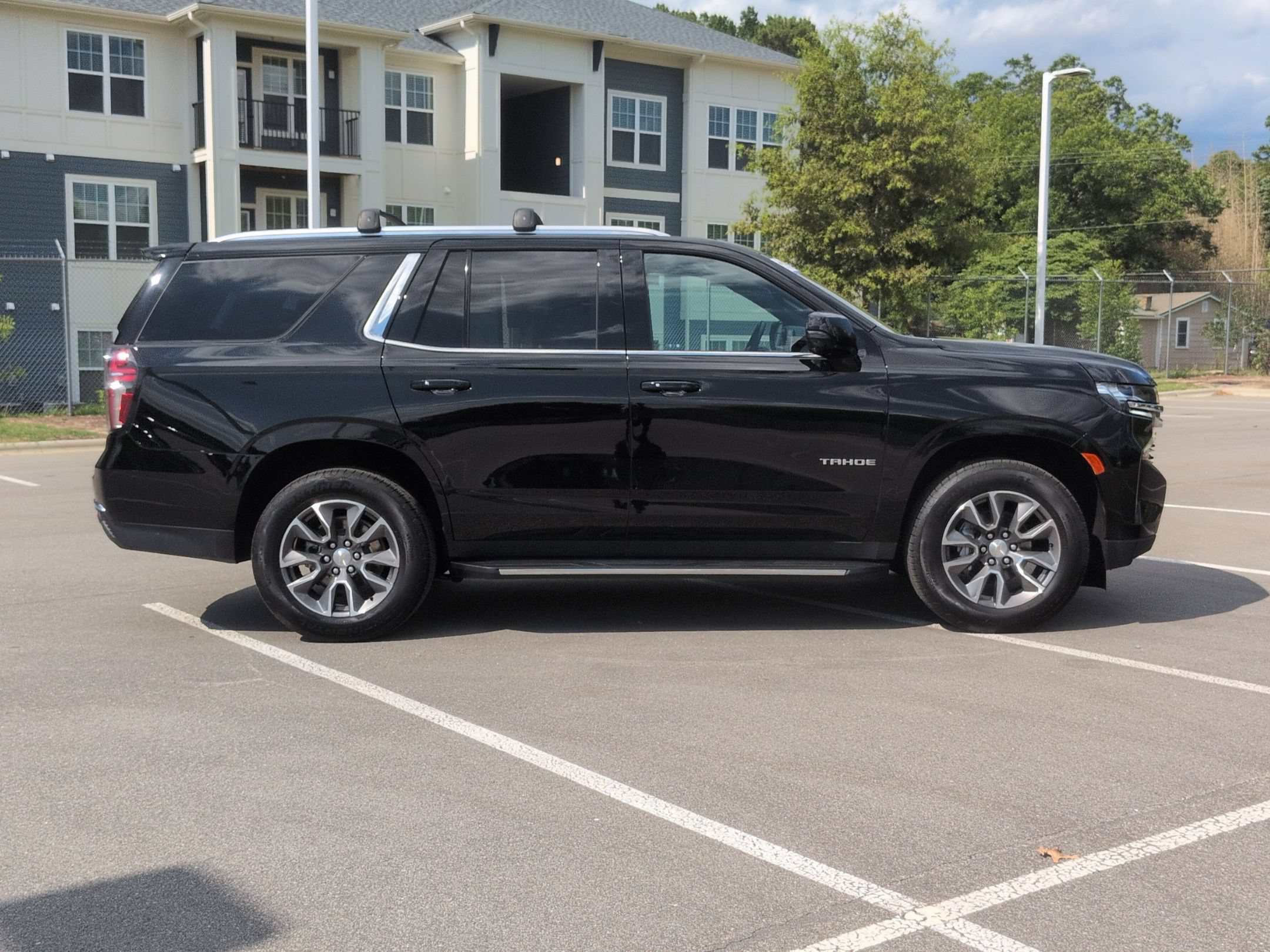 Used 2023 Chevrolet Tahoe LT w/ LT Signature Plus Package AWD/4WD image 3