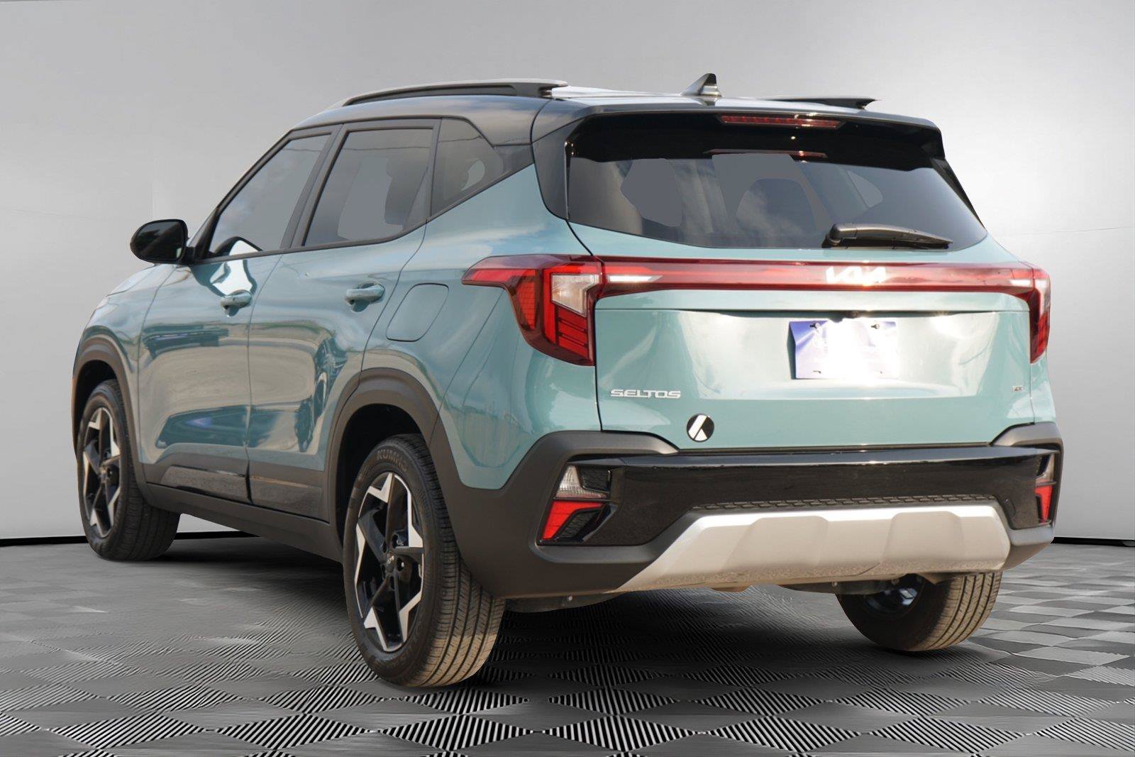 Used 2025 Kia Seltos S AWD/4WD image 6