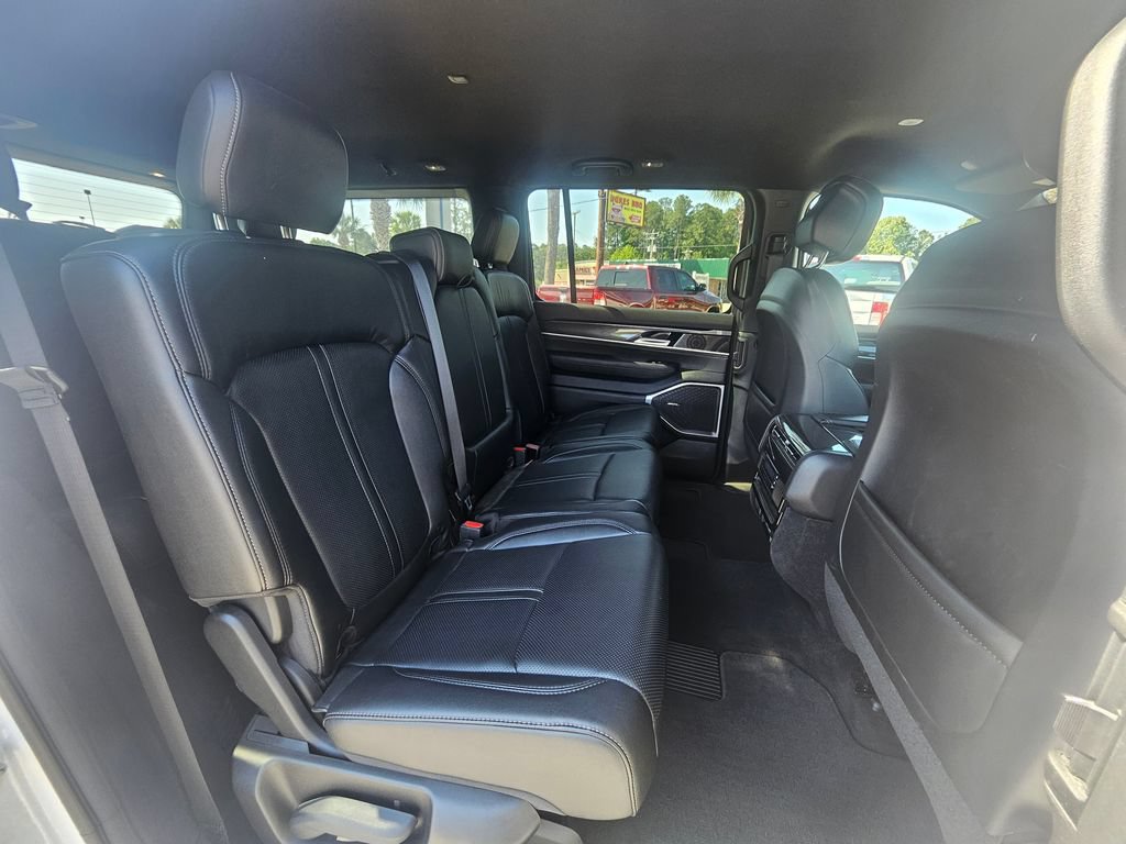 Used 2023 Jeep Wagoneer 4WD image 31