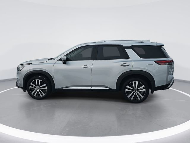 Used 2025 Nissan Pathfinder Platinum image 2
