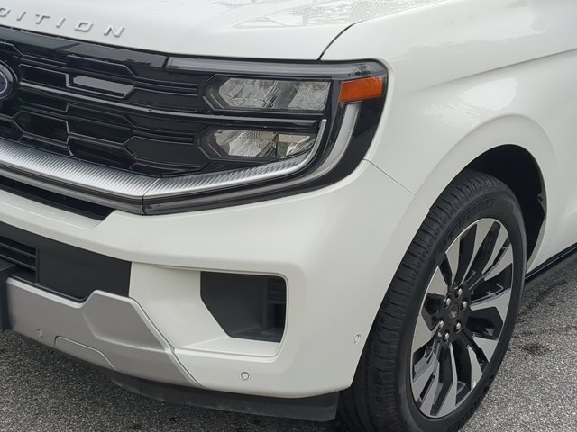Certified 2025 Ford Expedition Platinum w/ Driver's Package AWD/4WD image 10