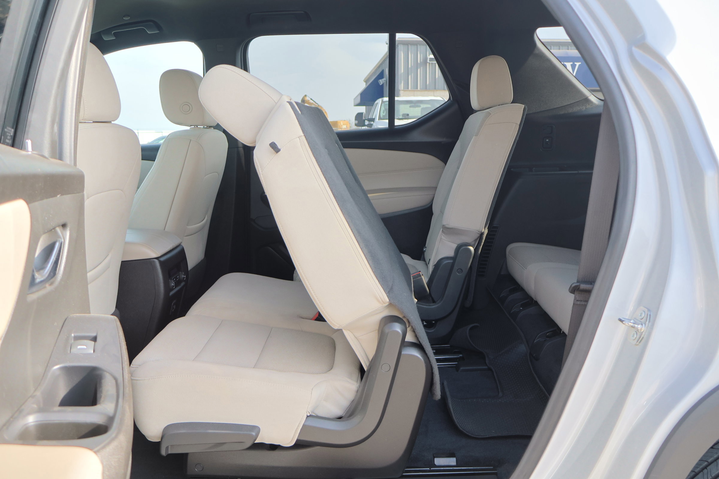 Used 2022 Chevrolet Traverse LS w/ LPO, Cargo Package image 31