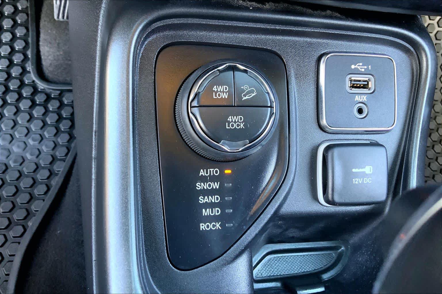 Used 2021 Jeep Compass Trailhawk AWD/4WD image 30