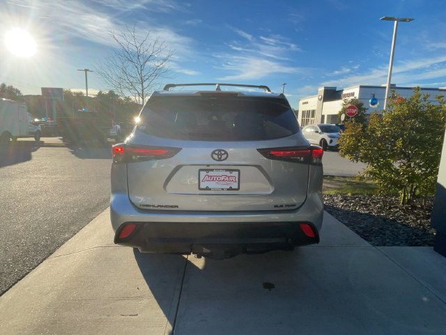 Used 2024 Toyota Highlander XLE AWD/4WD image 6