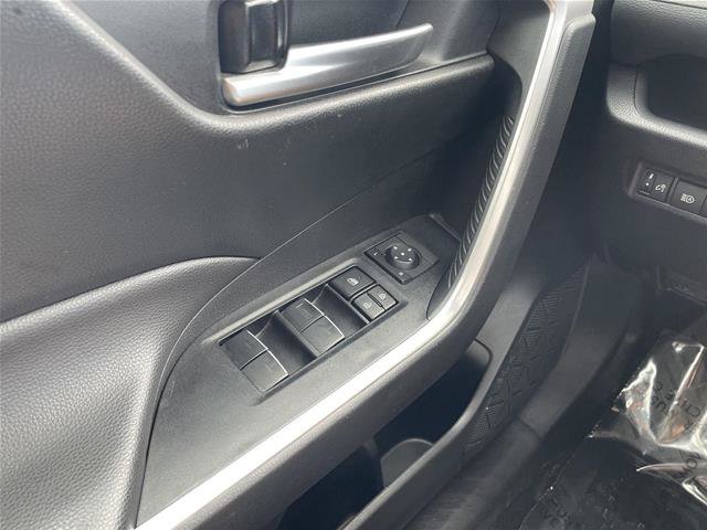 Used 2025 Toyota RAV4 XLE FWD image 28