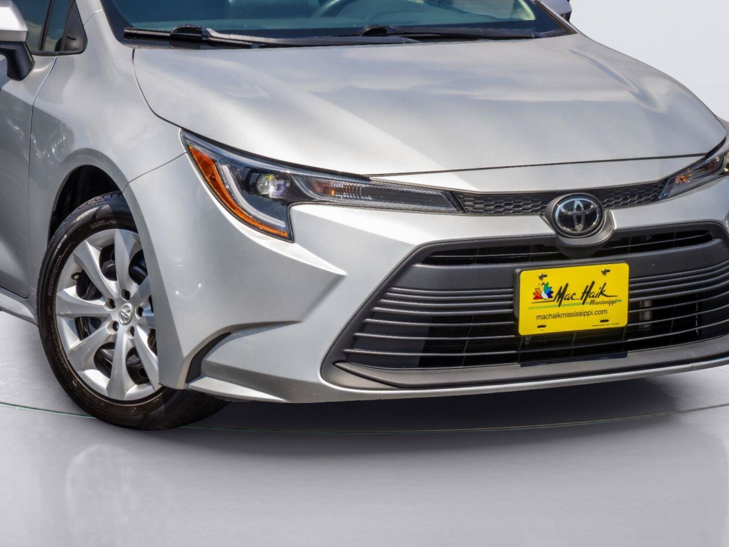 Used 2024 Toyota Corolla LE FWD image 3