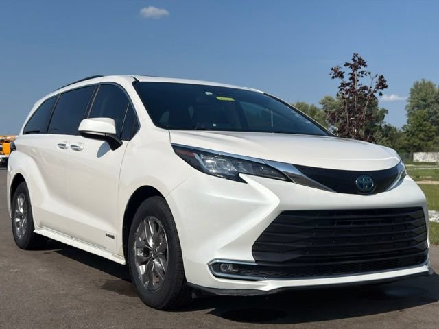 Used 2021 Toyota Sienna XLE
