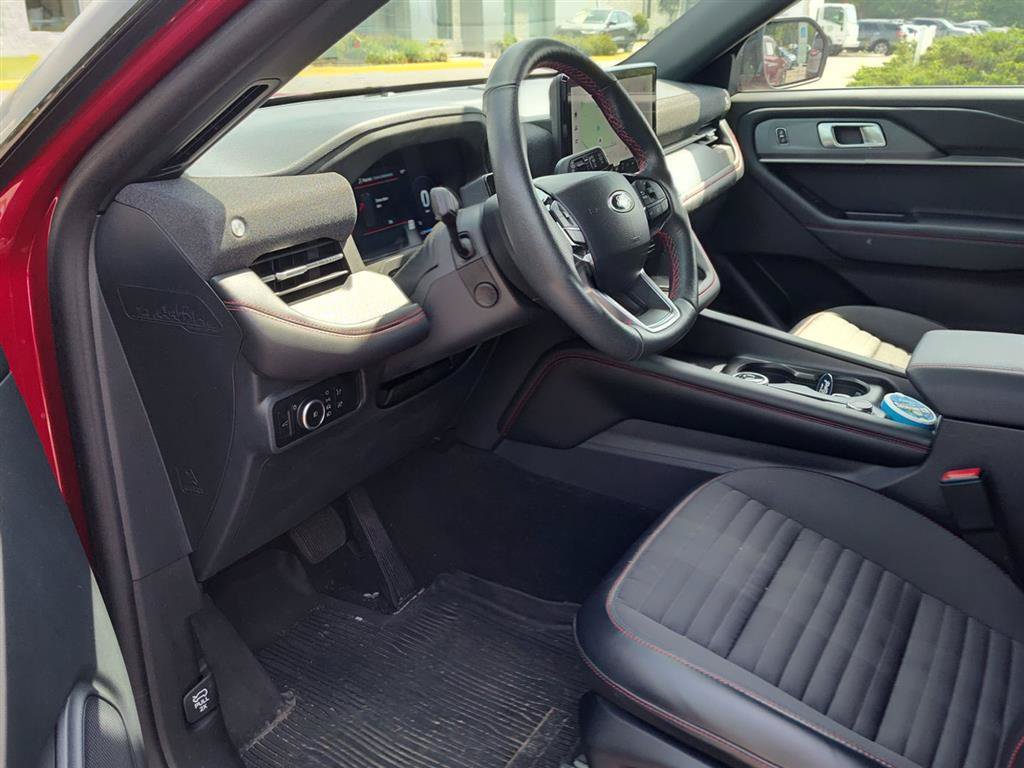 Certified 2025 Ford Explorer ST-Line w/ Premium Package AWD/4WD image 11