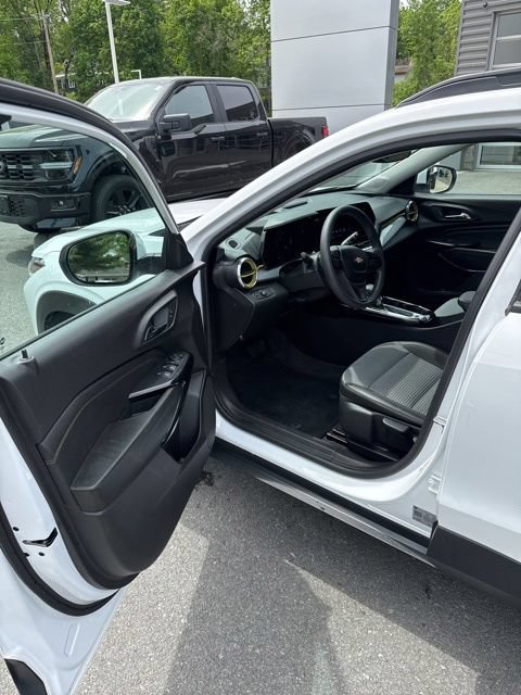 Used 2024 Chevrolet Trax LT FWD image 16