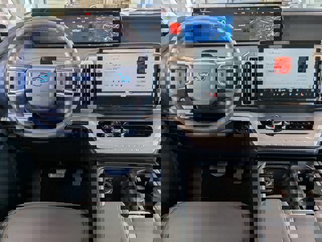 Certified 2025 Ford Expedition Active image 29