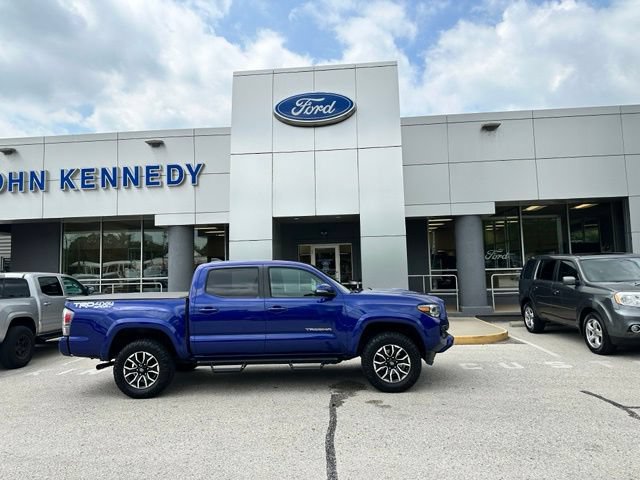 Used 2022 Toyota Tacoma TRD Sport AWD/4WD image 22