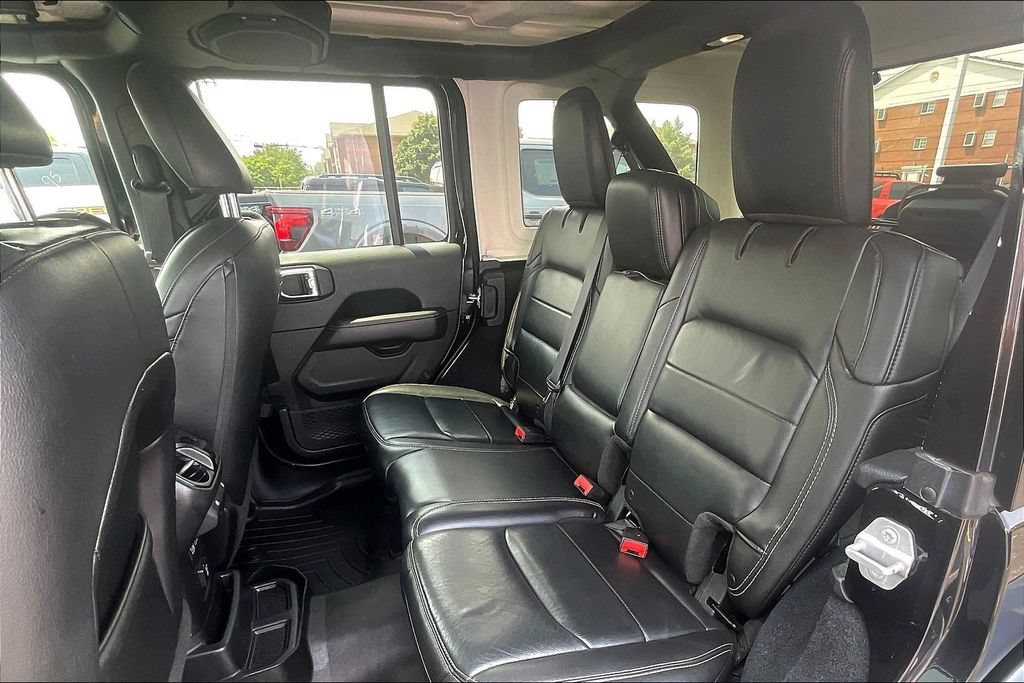 Used 2018 Jeep Wrangler Unlimited Sahara AWD/4WD image 24