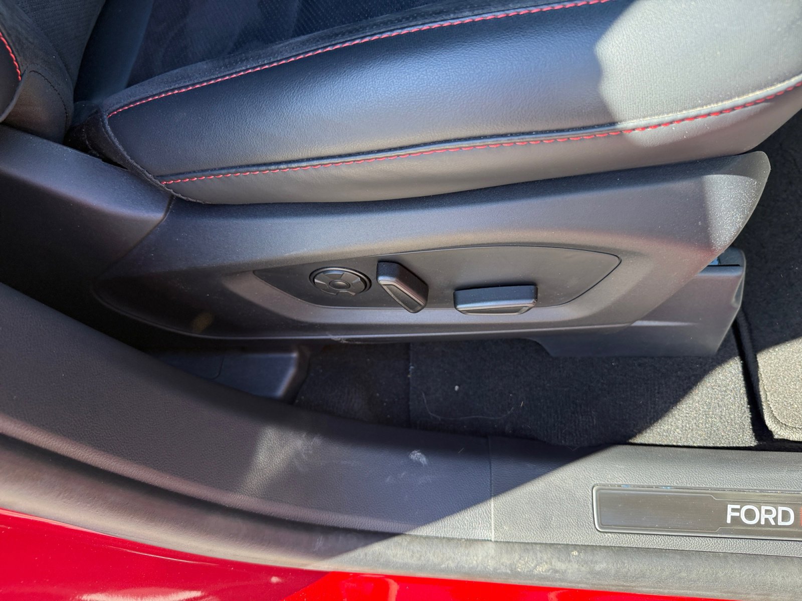 Certified 2025 Ford Explorer ST image 32