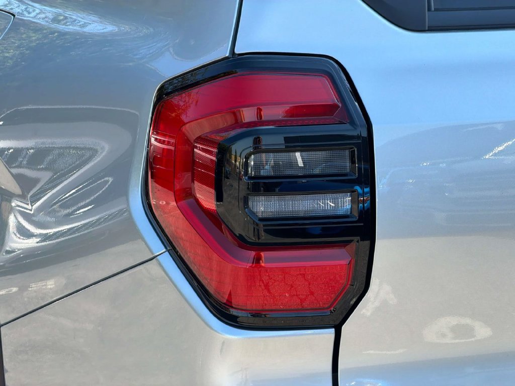 Used 2025 Toyota 4Runner SR5 AWD/4WD image 14