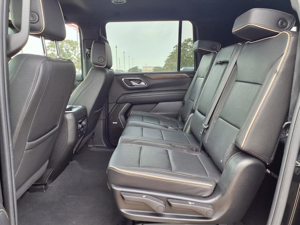 Used 2024 Chevrolet Suburban Premier image 12