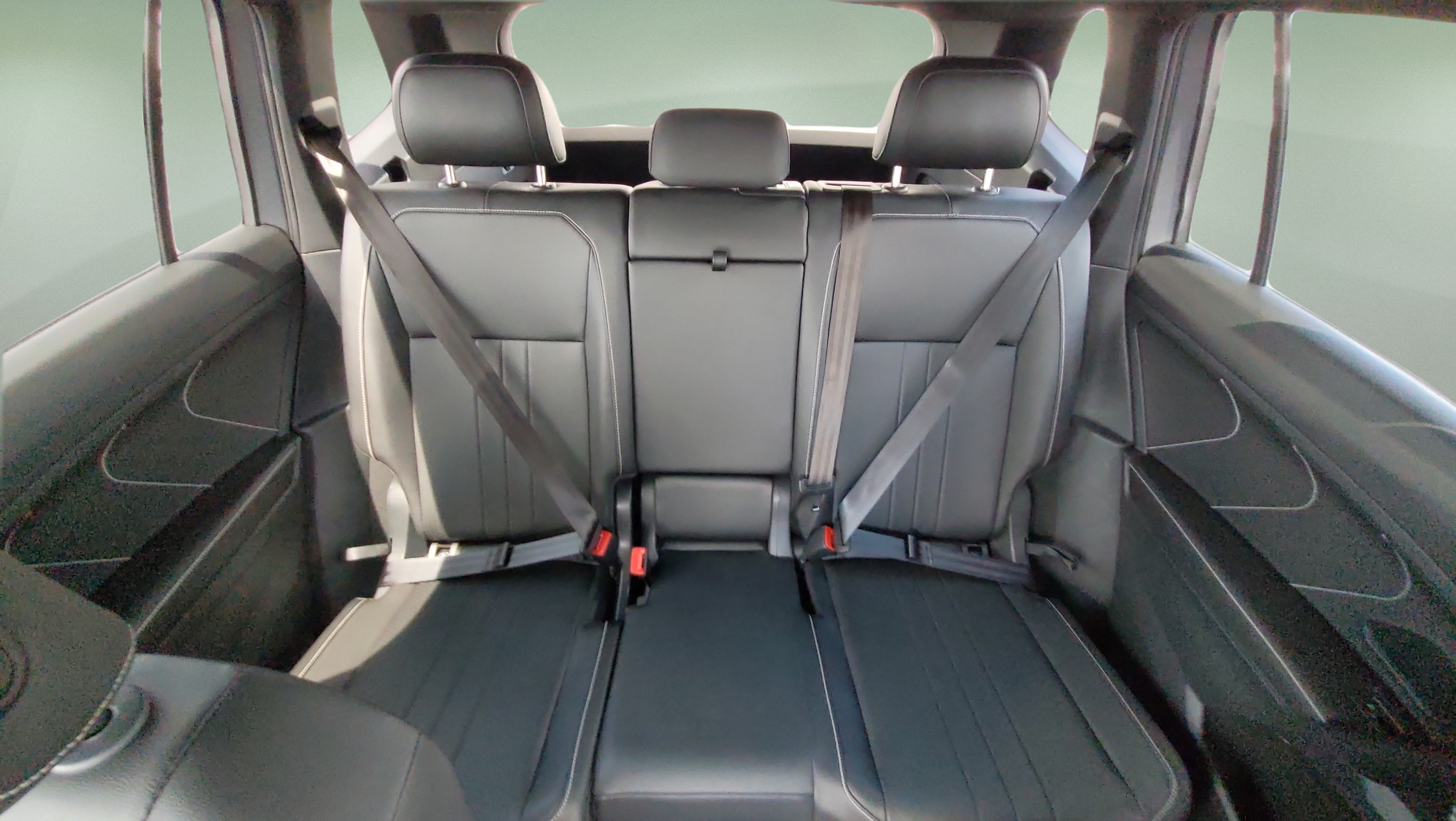 Used 2023 Volkswagen Tiguan SE R-Line AWD/4WD image 17