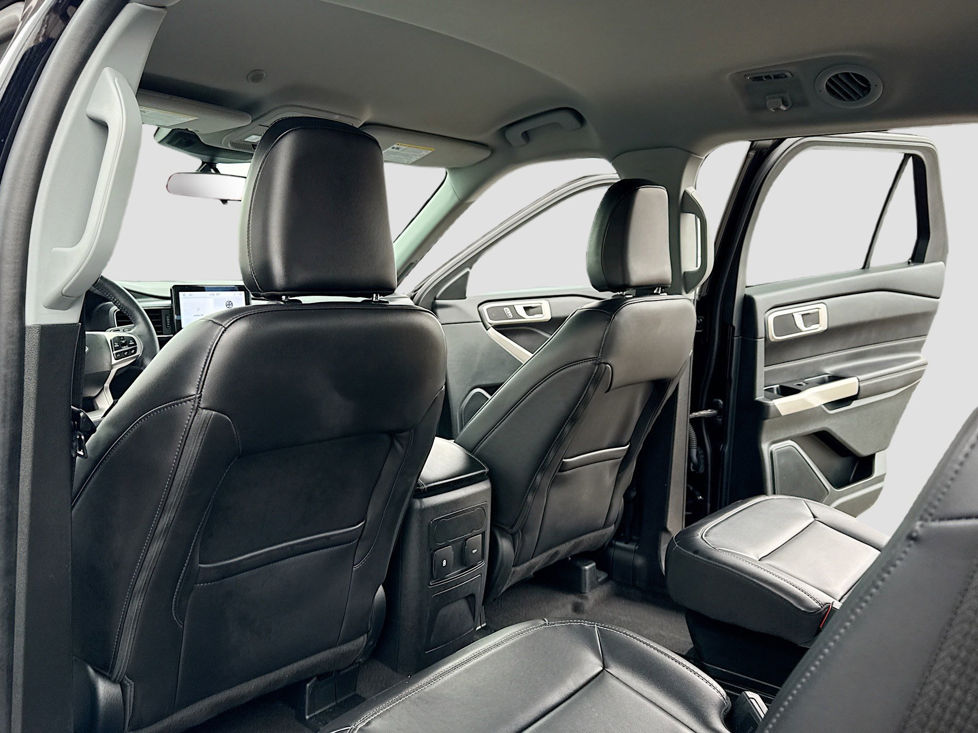 Certified 2023 Ford Explorer XLT w/ Equipment Group 202A image 9