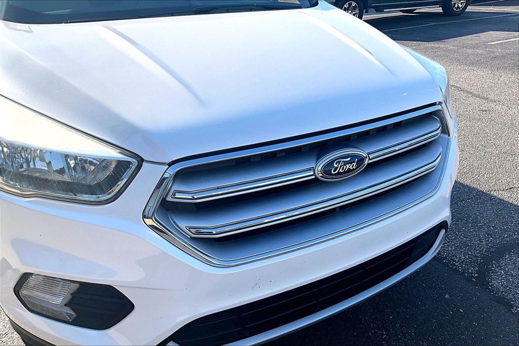 Certified 2018 Ford Escape SE w/ SE Sync 3 Package FWD image 5
