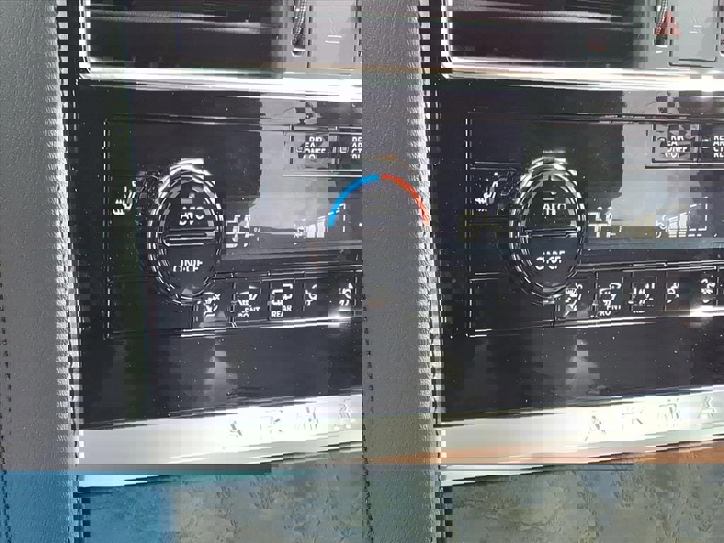 Used 2024 Nissan Armada SL w/ Captain's Chairs Package image 21