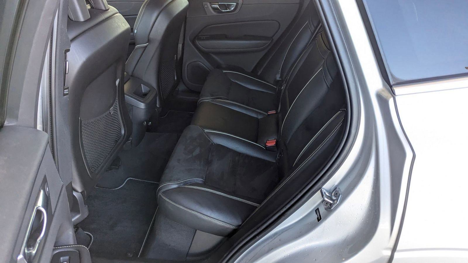 Used 2018 Volvo XC60 T6 R-Design w/ Convenience Package image 14