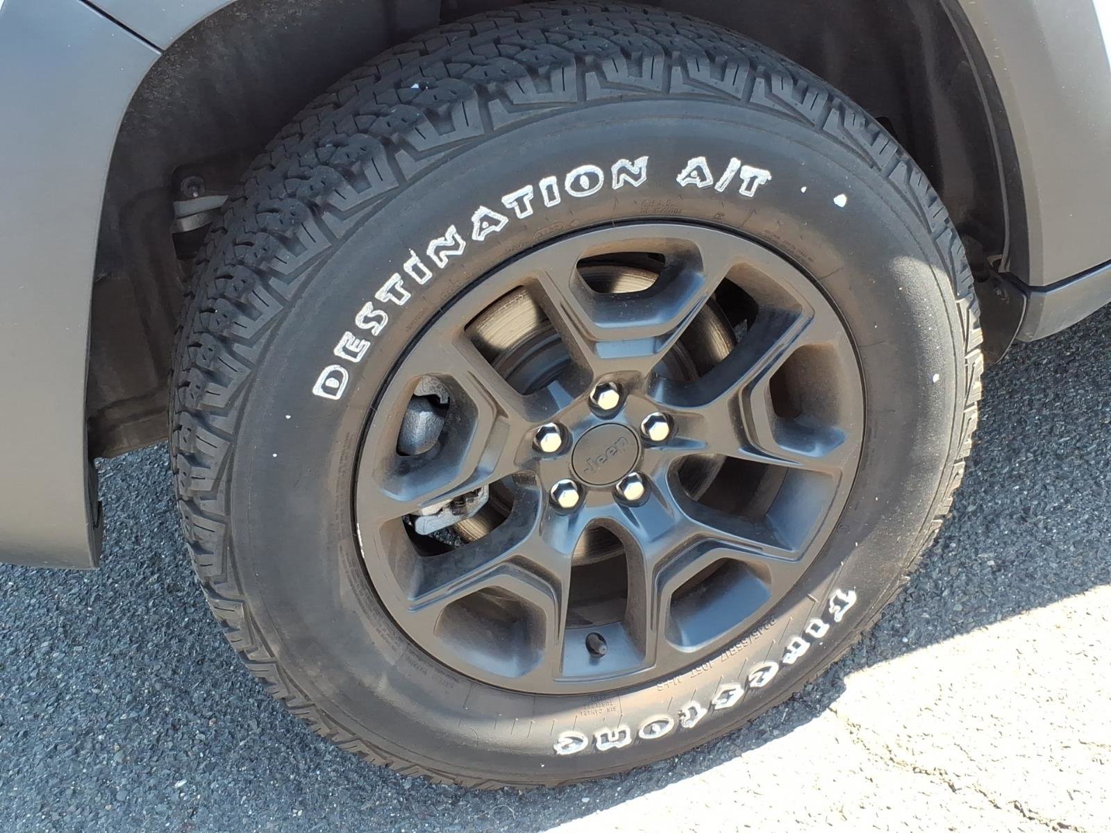 Used 2022 Jeep Cherokee Latitude AWD/4WD image 7