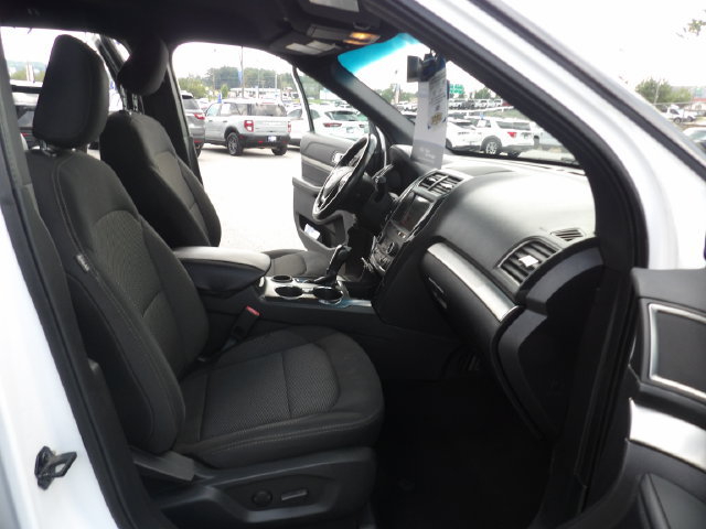 Certified 2019 Ford Explorer XLT w/ Equipment Group 201A FWD image 31
