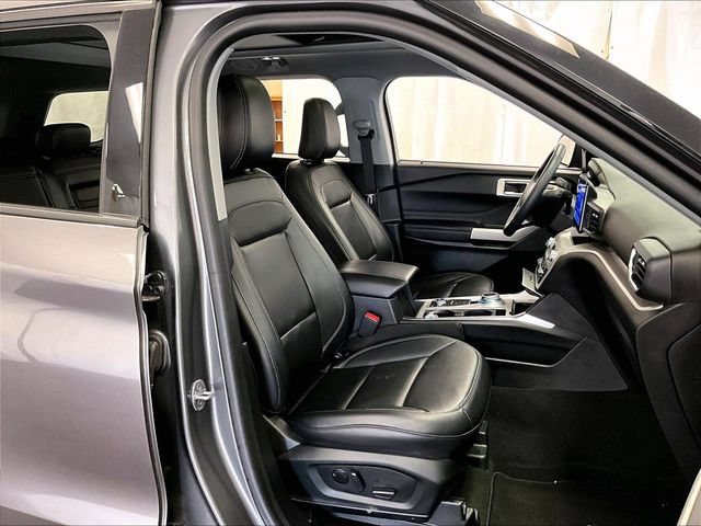 Certified 2023 Ford Explorer XLT w/ Equipment Group 202A AWD/4WD image 7