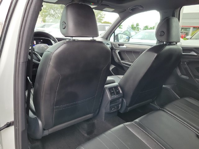 Used 2022 Volkswagen Tiguan SE R-Line AWD/4WD image 17