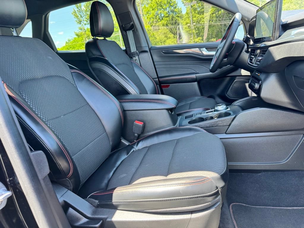 Certified 2023 Ford Escape ST-Line w/ Tech Pack #1 AWD/4WD image 13