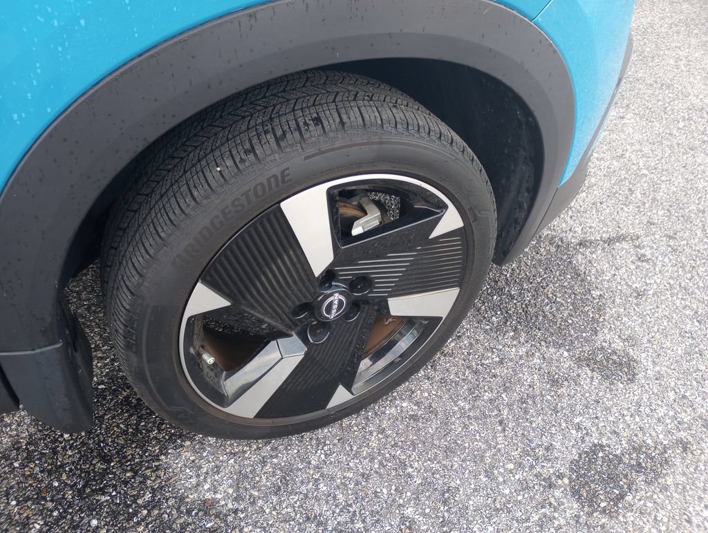 Used 2025 Nissan Kicks SR FWD image 9